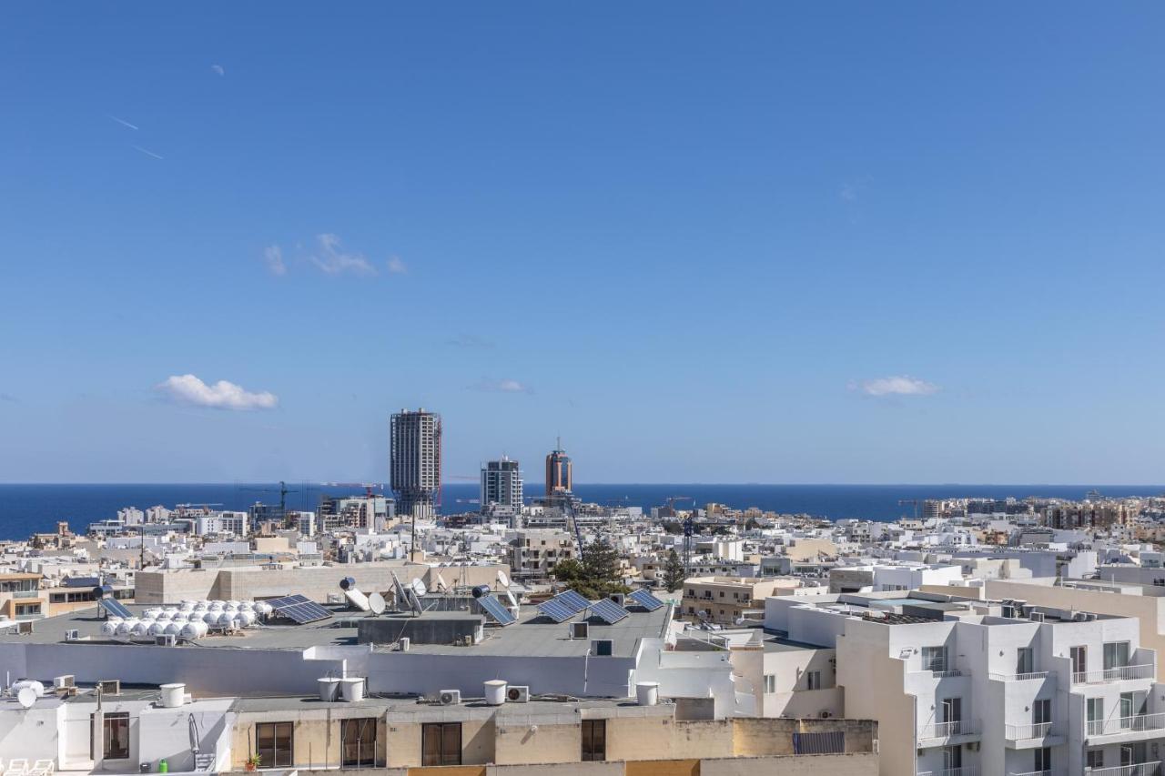Unique Penthouse With Private Heated Jacuzzi, Close To Restaurants And Night Life Is-Swieqi Exterior foto