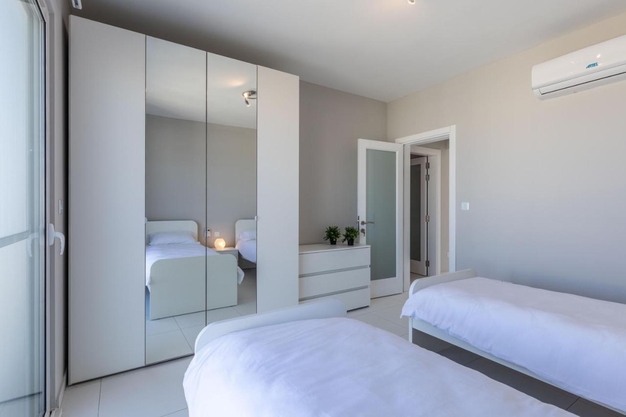 Unique Penthouse With Private Heated Jacuzzi, Close To Restaurants And Night Life Is-Swieqi Exterior foto